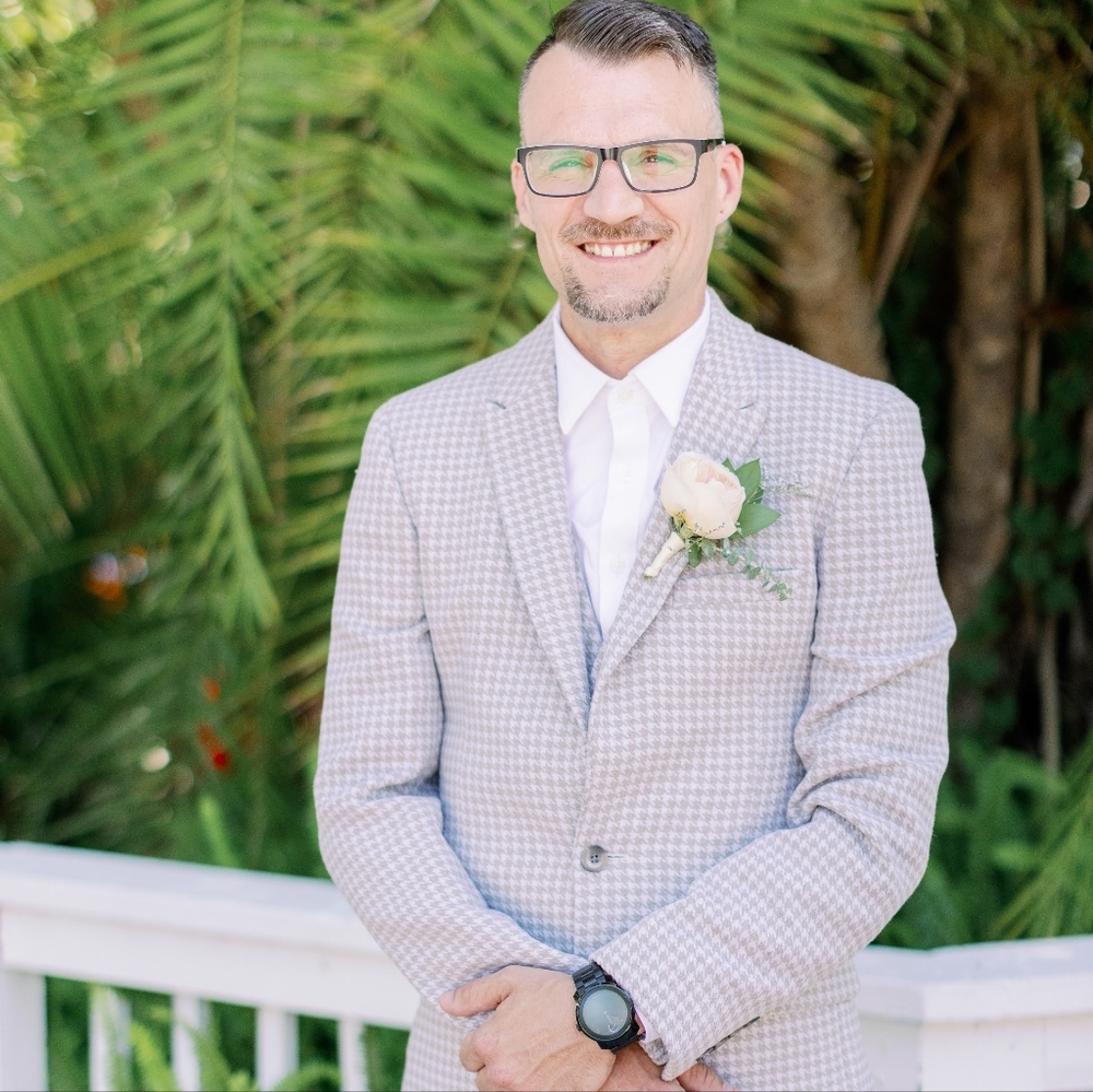 Meet your Posher, Adam